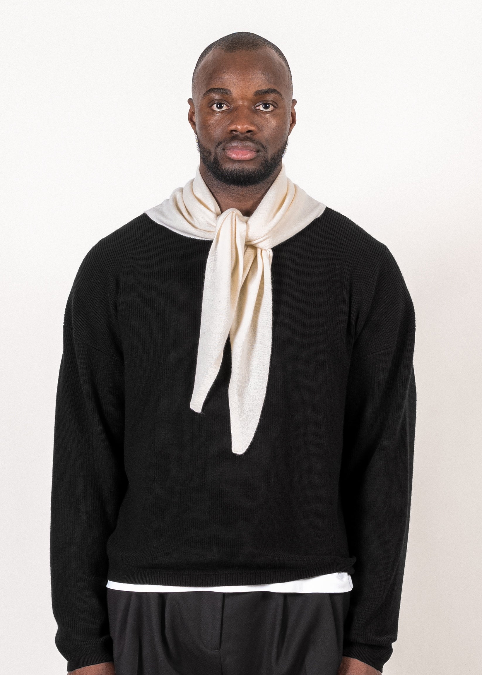 Merino/cashmere triangle scarf in cloud — Y-0022 | YACAIA