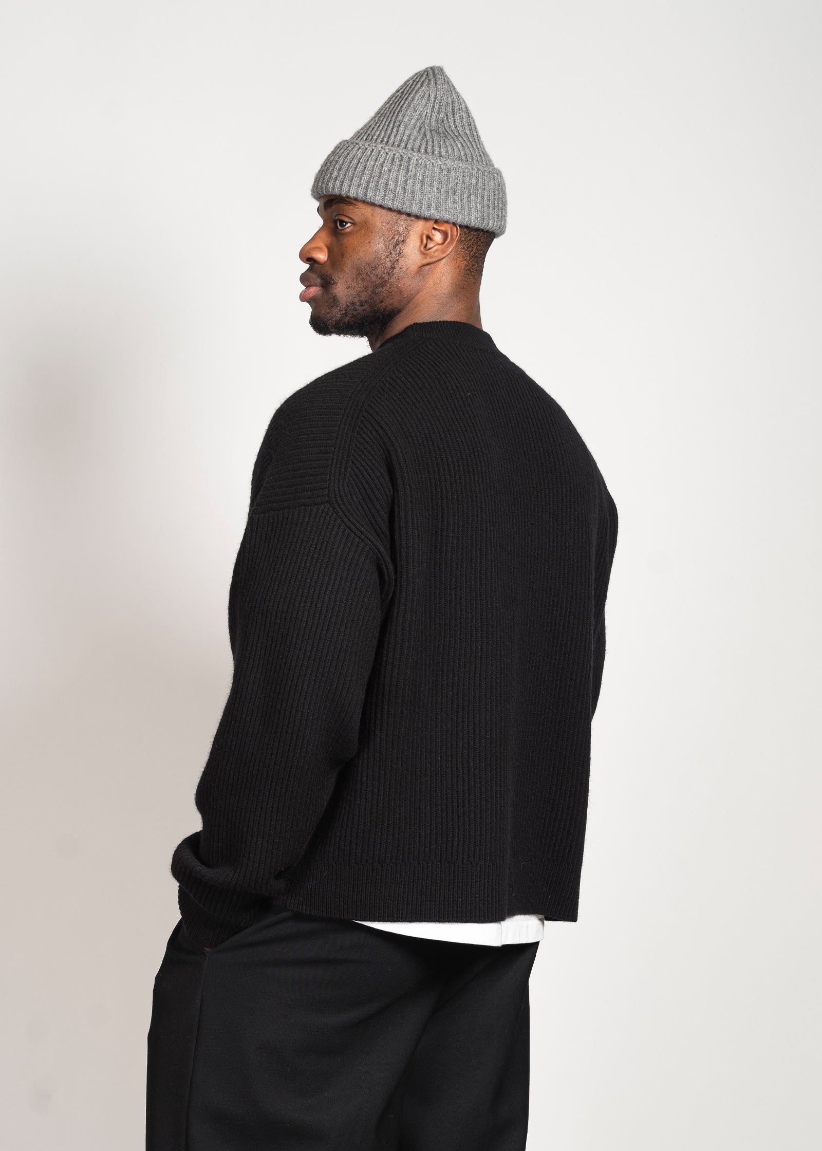 Yacaia Y-0013 Oversized Ribbed Cashmere Blend Sweater - Black