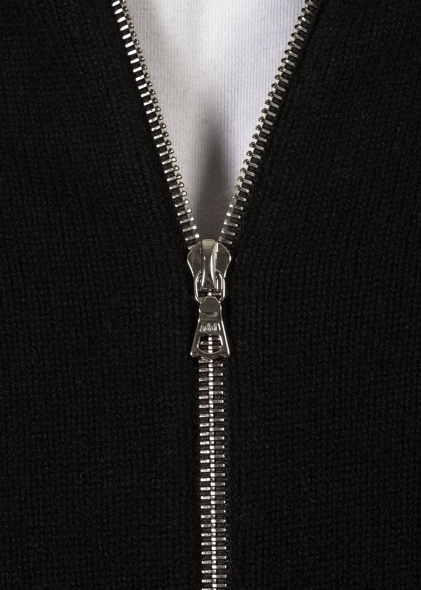 Merino/cashmere full-zip sweater in black — Y-0020 | YACAIA