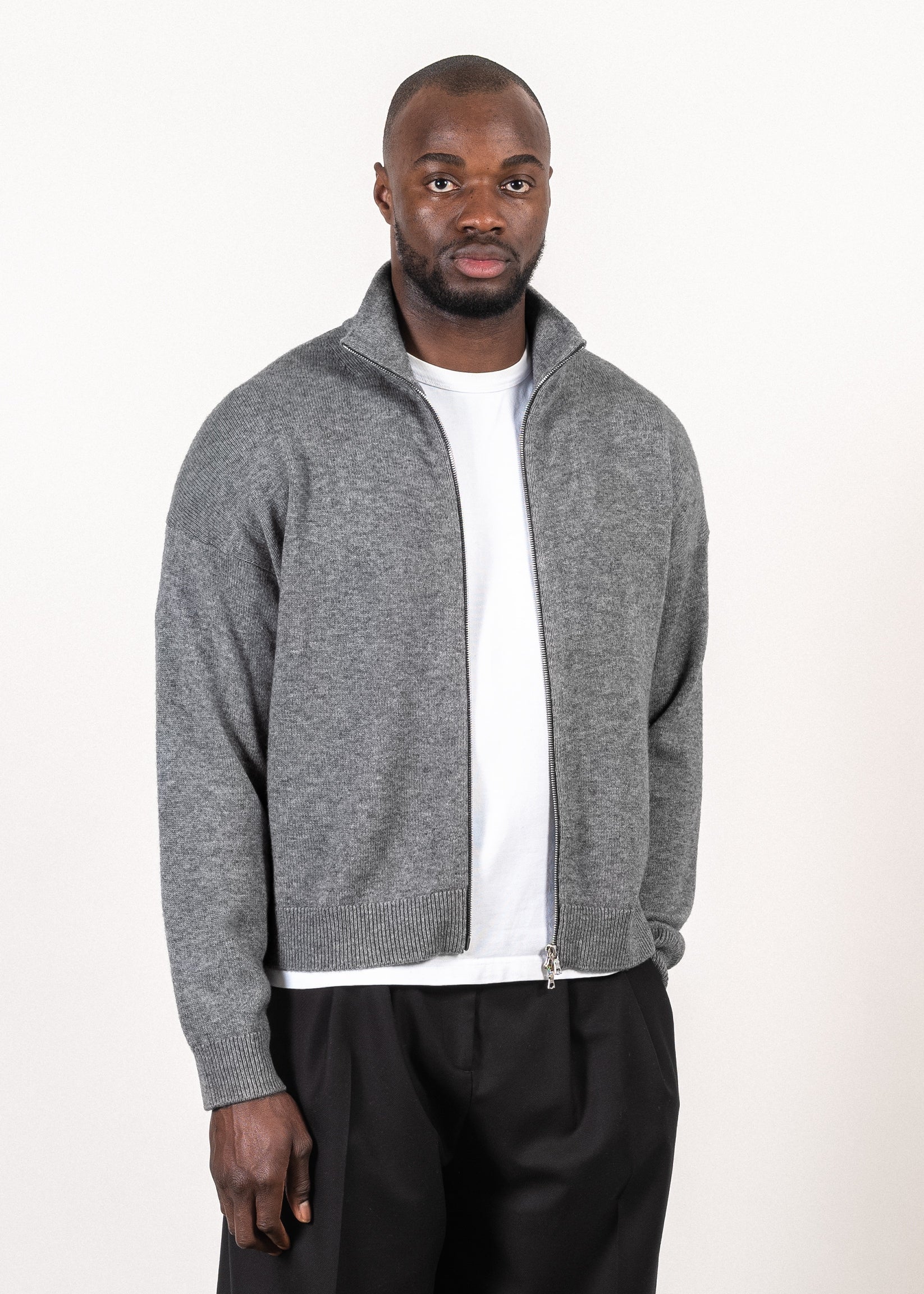 Merino/cashmere full-zip sweater in grey — Y-0020 | YACAIA