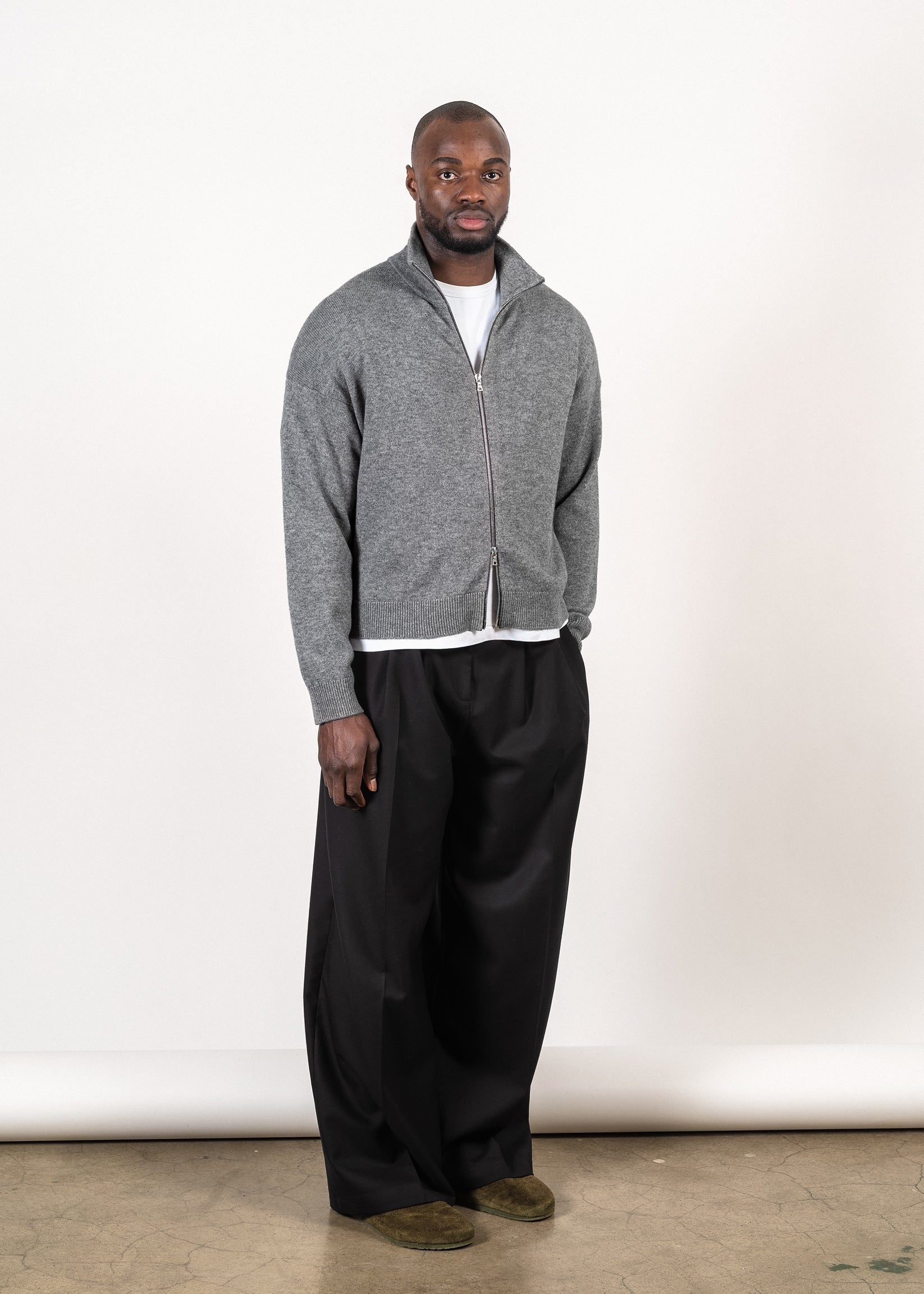 Merino/cashmere full-zip sweater in grey — Y-0020 | YACAIA
