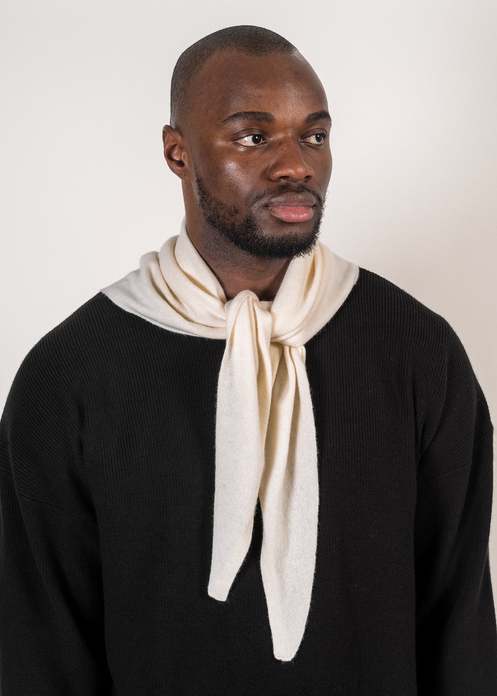 Merino/cashmere triangle scarf in cloud — Y-0022 | YACAIA