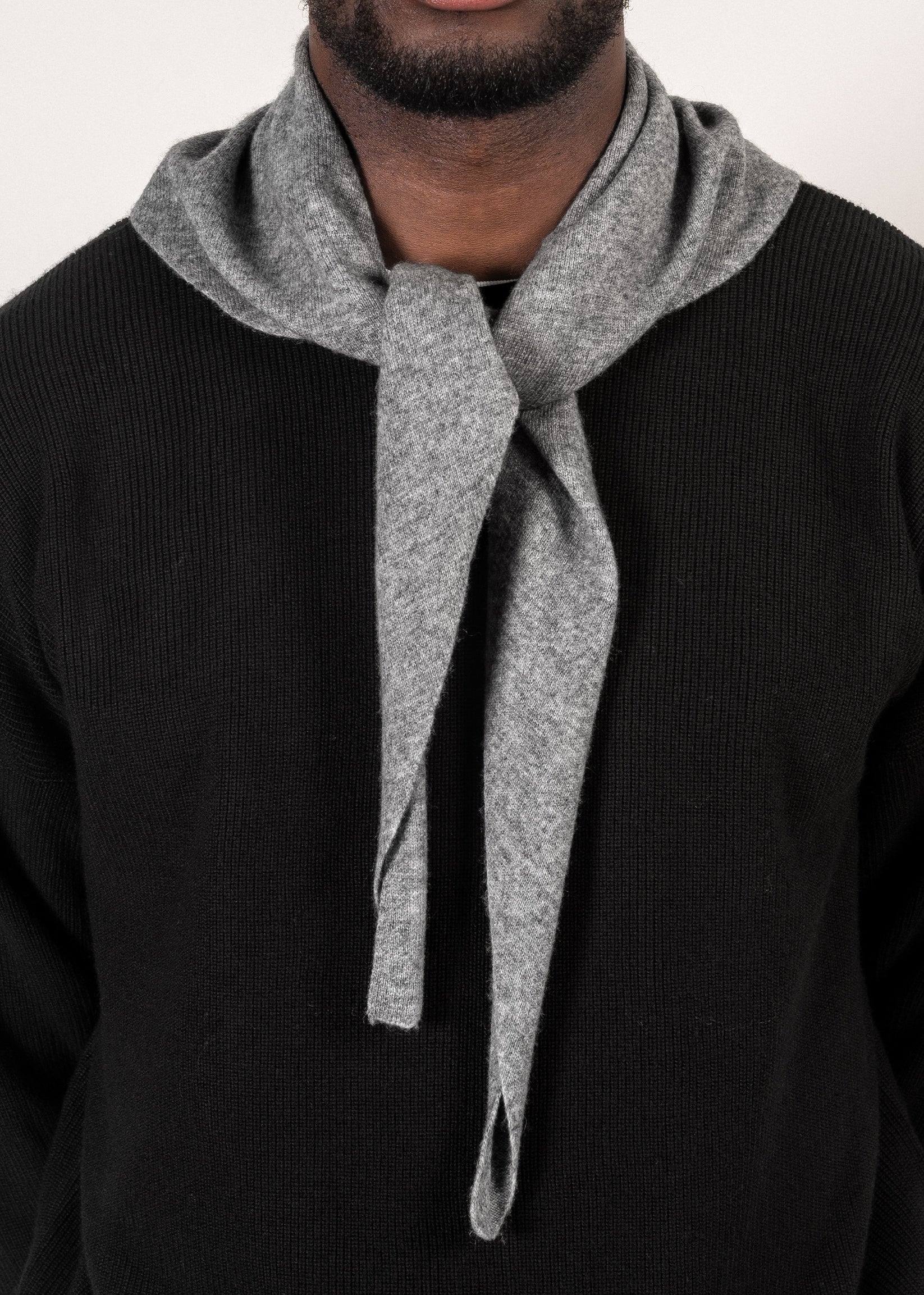 Merino/cashmere triangle scarf in grey — Y-0022 | YACAIA